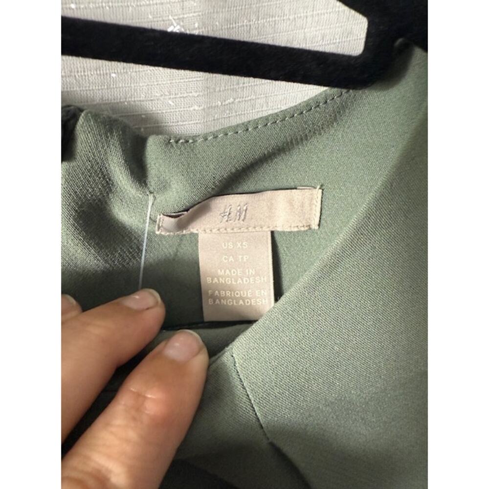 H & M SOFT GREEN DRESS WITH CAP SLEEVES AND BELT SIZE XSMALL - Picture 2 of 7